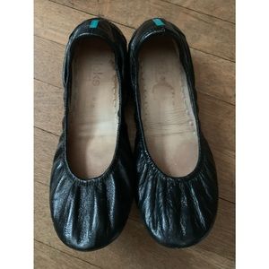 Black painted tieks